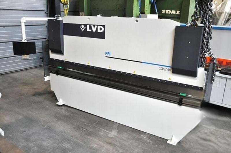 Máy cắt CNC LVD