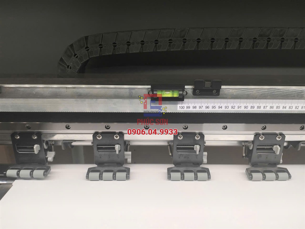 Giám sát chặt chẽ những mét in trên máy in Decal - PP